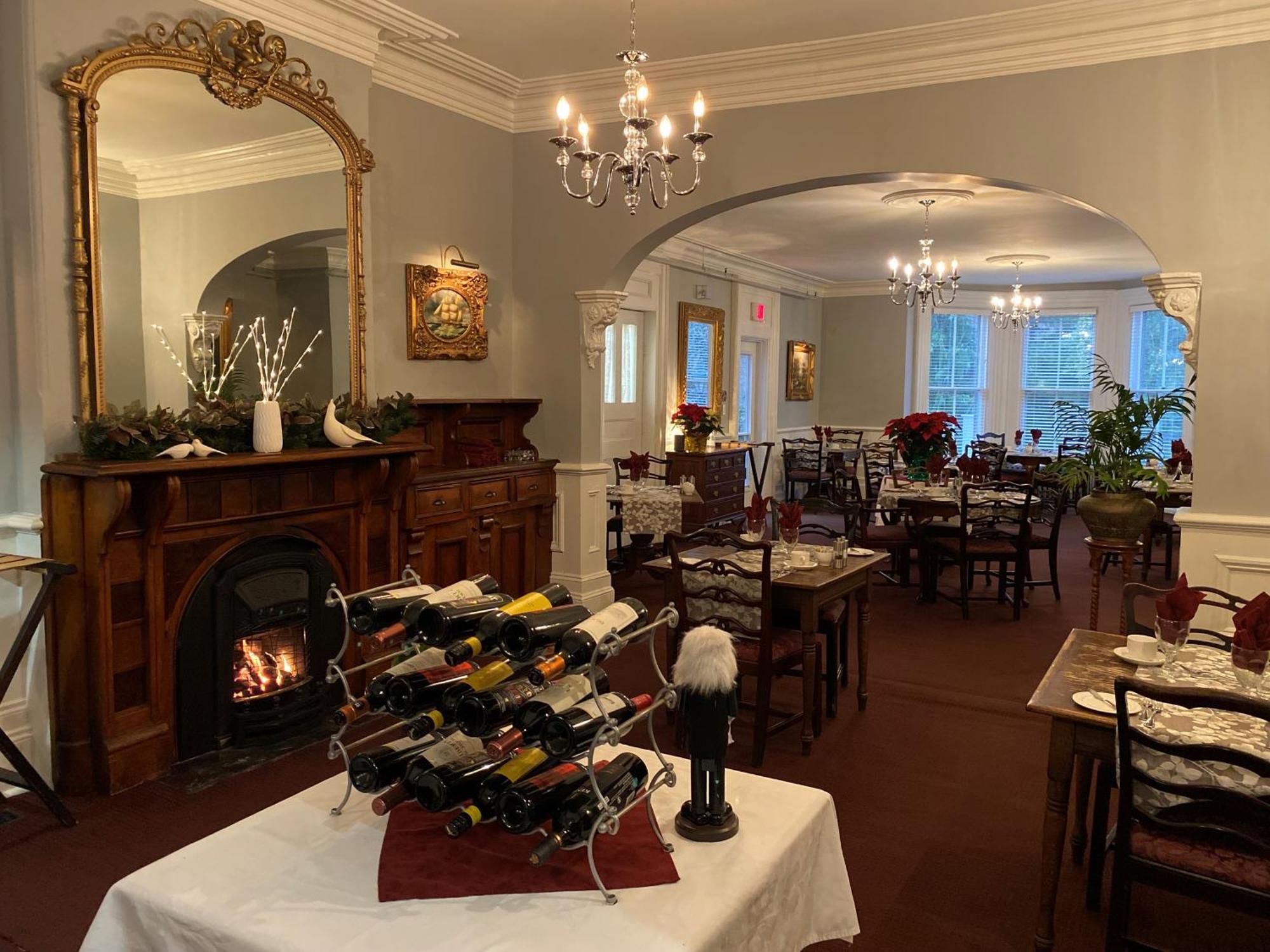 Blomidon Inn วูล์ฟวิลล์ ภายนอก รูปภาพ